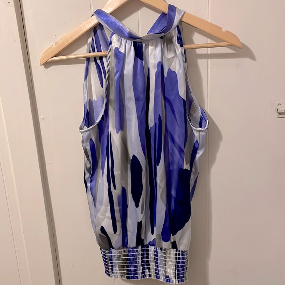 Sleeveless shirt